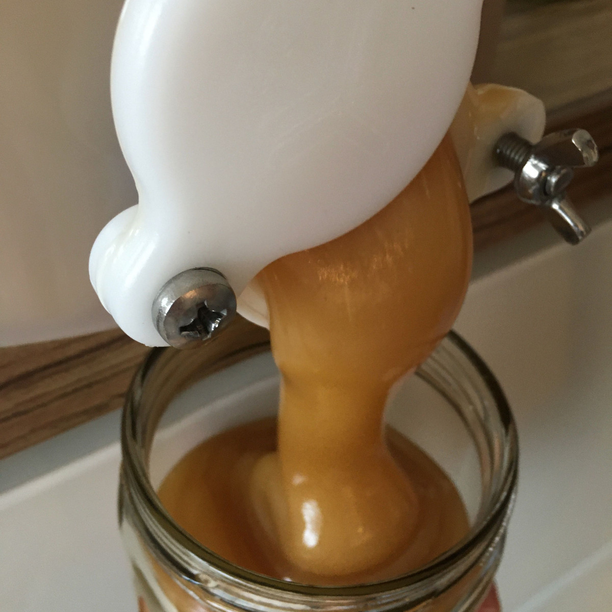 Cremehonig und Honiggläser